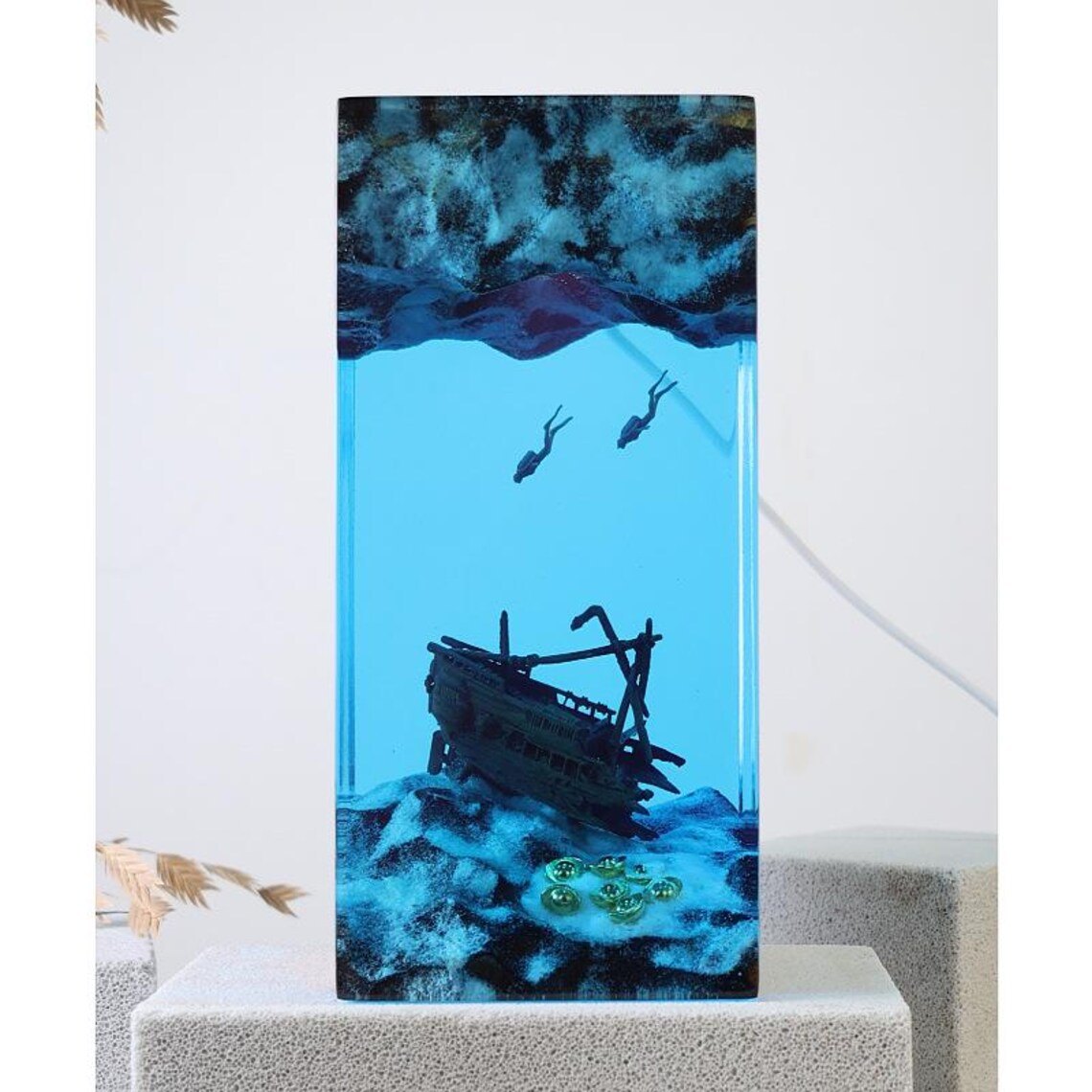 Front view of the shipwreck resin block